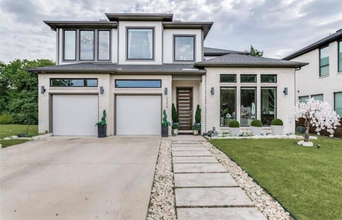 Residential property exterior view in Cedar Crest Dallas corridor near golf course
